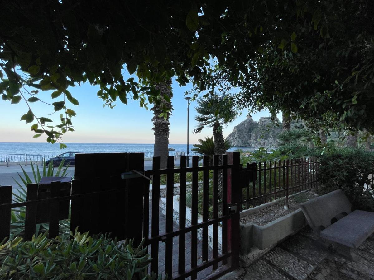 Incantevole Appartamento Taormina Sant'Alessio Siculo Exterior foto